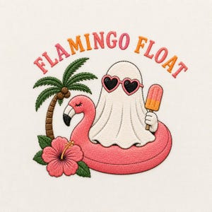 Peut inclure: Un motif brodé représentant un fantôme blanc portant des lunettes de soleil en forme de cœur, assis dans une bouée flamant rose. L'image inclut un palmier, une fleur d'hibiscus rose et une glace à l'eau orange. Le texte indique FLAMINGO FLOAT.