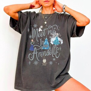 Puede incluir: Un juego de tres tazas de cer&aacute;mica con un acabado mate moteado. Las tazas son en tonos crema, gris claro y gris oscuro. Cada taza tiene un dise&ntilde;o simple y minimalista, perfecto para caf&eacute; o t&eacute;.