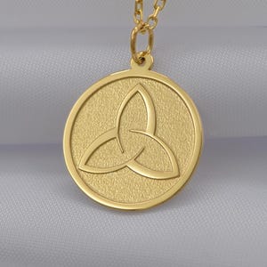 Collar Triquetra de oro macizo de 14 quilates: colgante con nudo celta de la Trinidad. Joyería espiritual personalizada. Regalo hecho a mano para ella. Dije con símbolo irlandés.