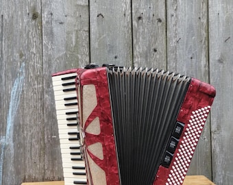 Lignatone Aida IV Accordion: 120 Bass Piano Accordion, Czechoslovakia