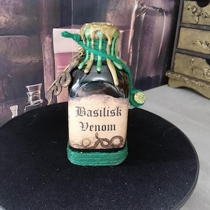 Poción decorativa de fantasía con veneno de basilisco inspirada en Harry Potter