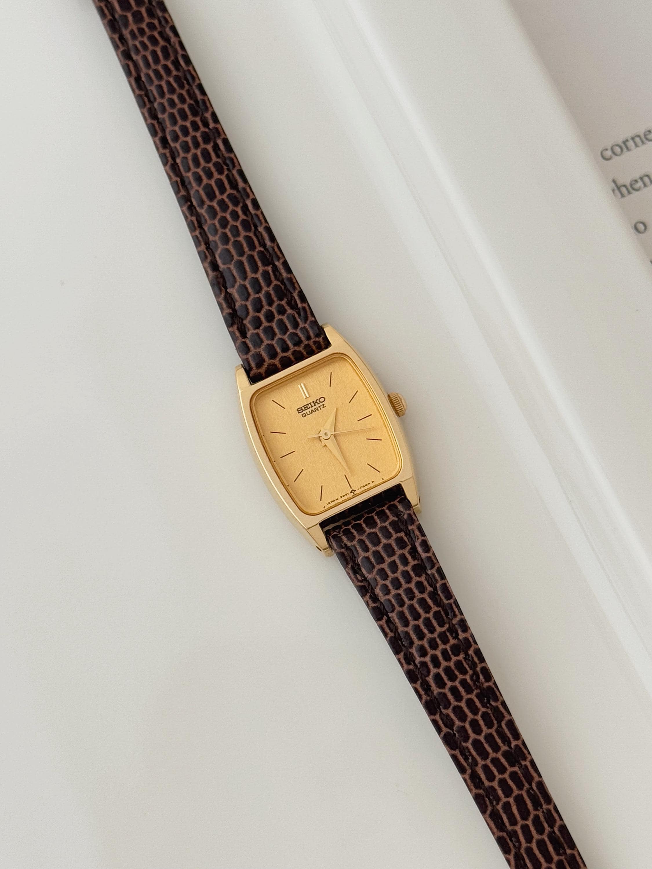 Vintage womens seiko gold watch - Etsy 日本