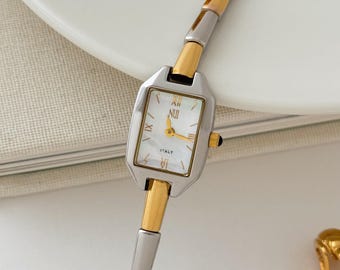 Vintage Paolo Gucci Gold Tone Bracelet Watch, Vintage  display picture 3