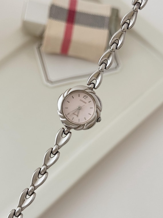 Vintage Citizen Cletia Silver Tone Bracelet Watch, Vintage  display picture 3