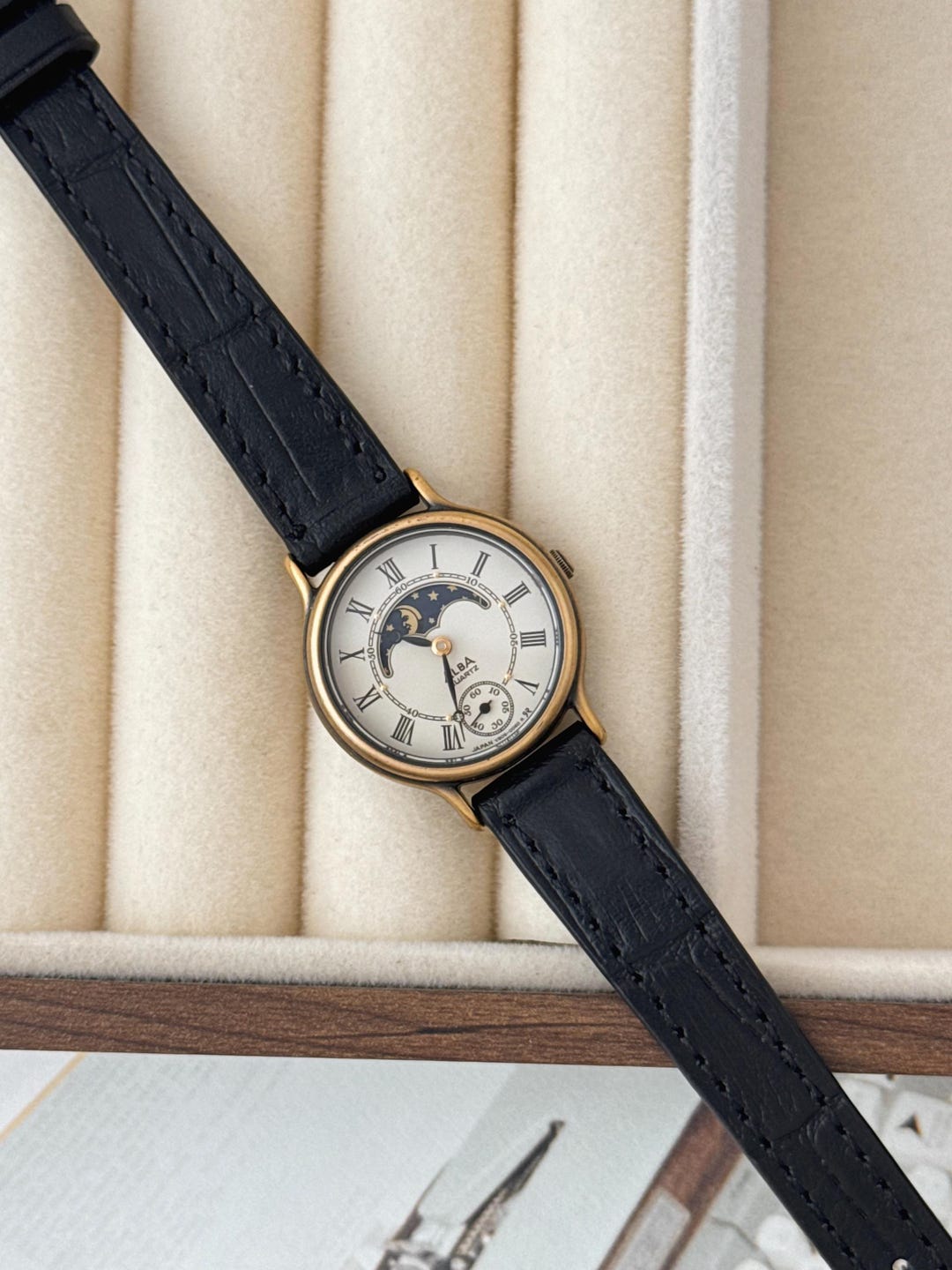 希少/稼働品SEIKO ALBA ムーンフェイズ クォーツ ヴィンテージ腕時計 il_1080xN.7715420534_qtt3.jpg
