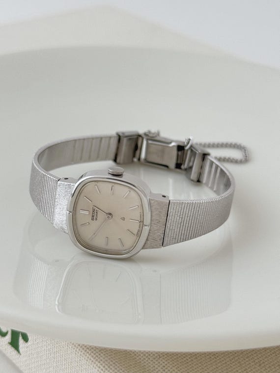 Vintage Seiko Silver Tone Watch, Vintage Women display picture 1