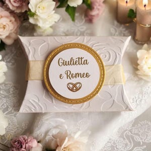 Set completo di 10 bomboniere fatte a mano: scatoline, etichette con scritta in oro e sacchetti organza porta confetti