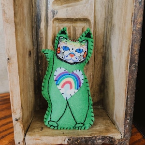 Cat Face Doll, Green Felt, Embroidered, Rainbow Heart 5 1/2&quot; Freaky Kitty Cat Head Stuffie Animal Art Doll, Pocket Pal #CD009
