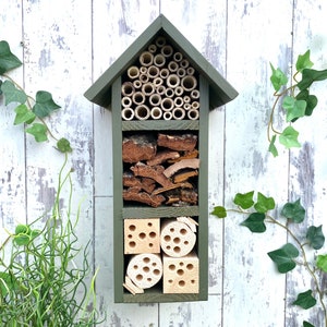 Beautifully handmade three tier wildlife habitat, Bee Hotel, Insect House. Timber and painted in Old English, dark green.
Keyhole hanger provided.
Bamboo, bark and drilled holes provide a perfect home for solitary bees.