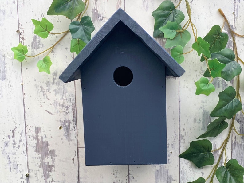 Wooden Bird Box in Urban slate, dark grey.
Bird box has a 28mm hole to allow a large range of birds to use