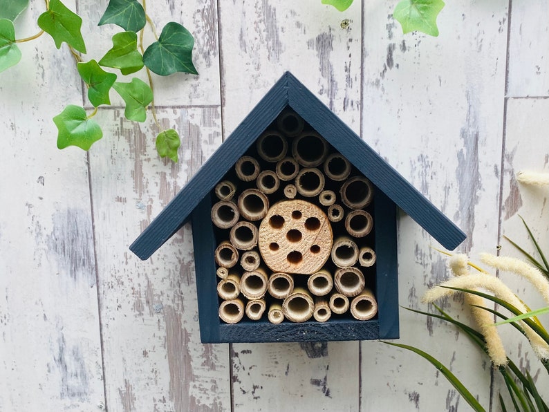 Beautifully handmade wildlife habitat, Bee Hotel, Insect House. Timber and painted in dark grey.
Keyhole hanger provided.
Bamboo and drilled holes provide a perfect home for solitary bees.