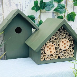 Handmade Bird & the Bees set in Old English, dark green.  Includes a wooden Bird Box & a single tier large wooden bee hotel in Wild Thyme
Bird box has a 28mm hole to allow a large range of birds to use
Bamboo are a perfect home for solitary bees.