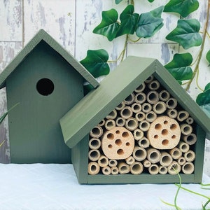 Handmade Bird & the Bees set in Old English, dark green.  Includes a wooden Bird Box & a single tier large wooden bee hotel in Wild Thyme
Bird box has a 28mm hole to allow a large range of birds to use
Bamboo are a perfect home for solitary bees.