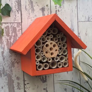 Beautifully handmade single tier wildlife habitat, Bee Hotel, Insect House. Timber and painted in Honey Mango.
Keyhole hanger provided.
Bamboo and drilled holes provide a perfect home for solitary bees.