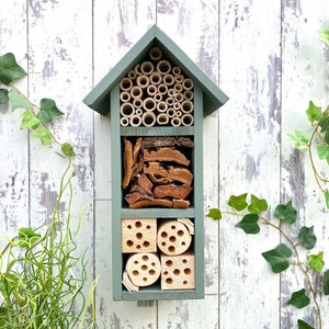 Beautifully handmade wildlife habitat, Bee Hotel, Insect House. Timber and painted in Wild Thyme, light green. Three tier
Keyhole hanger provided.
Bamboo and drilled holes provide a perfect home for solitary bees.