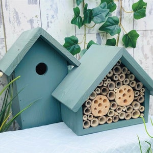 Bird box has a 28mm hole to allow a large range of birds to use.
Bamboo and drilled holes are a perfect home for solitary bees.