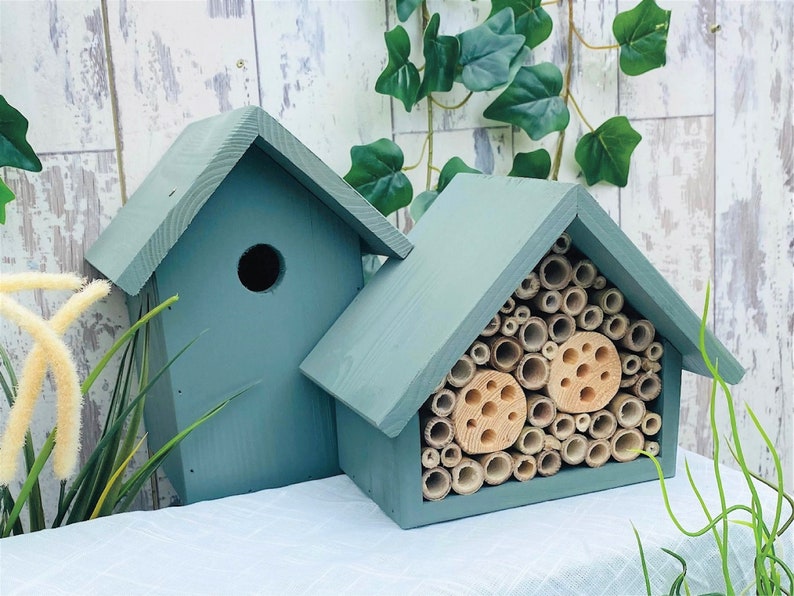 Bird box has a 28mm hole to allow a large range of birds to use.
Bamboo and drilled holes are a perfect home for solitary bees.