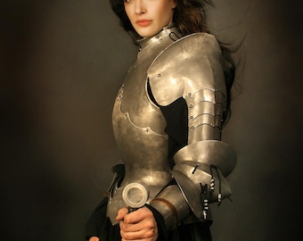 Handmade Steel Women&#39;s Body Armor: LARP Cosplay Chestplate Pauldrons