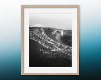 Impresión de arte de surf minimalista: Ola oceánica en blanco y negro, decoración costera
