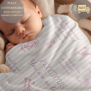 Manta personalizada para bautizo de bebé – Diseño de arte lineal de flores silvestres a rayas, regalo cristiano para bebé, manta con versículos bíblicos, regalo de bautizo, baby shower