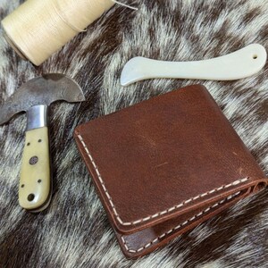 Cartera de cuero personalizada hecha a mano y plegable para hombre: billetera con bolsillo para monedas, cuero de grano completo, regalo para hombre. Regalo del día del padre