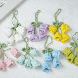 Gehaakte sleutelhanger lelietje-van-dalen, tasbedel, tasbedel, tasaccessoire sleutelhanger, cadeau voor haar/leraar/moeder, gebreide bloem, leuk garencadeau
