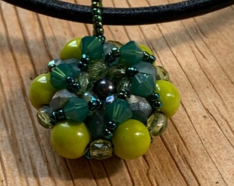 Twisted Pendant Necklace - Green