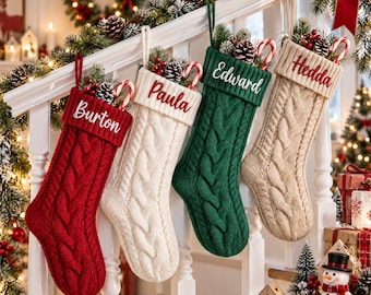 Calza di Natale lavorata a maglia con nome, calza di famiglia personalizzata, decorazione natalizia a trecce rosse, regalo di Natale personalizzato, calza da appendere al camino.