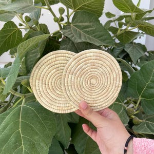 Boho palm wicker coasters set of 6, natural woven coasters, coasters set white, handmade coasters, cup mats, table coaster, mug coaster 6in
