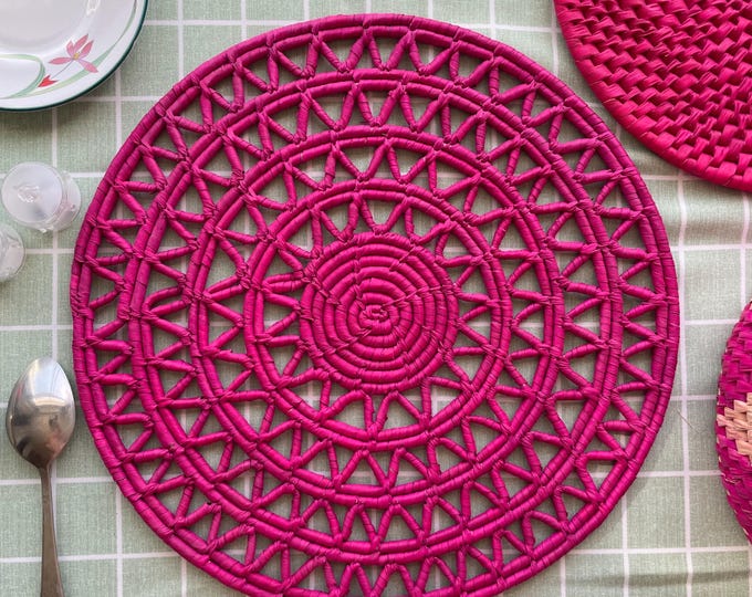 Woven Placemats Set of 4 – Hot Pink Fuchsia Boho Round Cut Work Placemats, Heat Resistant Dining Table Mats, Boho Table Decor