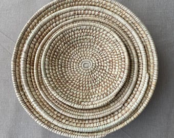 Juego de 6 cestas de pared neutras tejidas a mano, cestas colgantes de pared estilo boho, cestas decorativas africanas tejidas, cestas de hierba marina, decoración de pared estilo boho