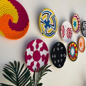 Lebendige hängende Wandteller & Körbe, afrikanische Wandkörbe, Wandkorbset, Boho-Wandkörbe, 9er-Set, einzigartiges Boho-Dekor