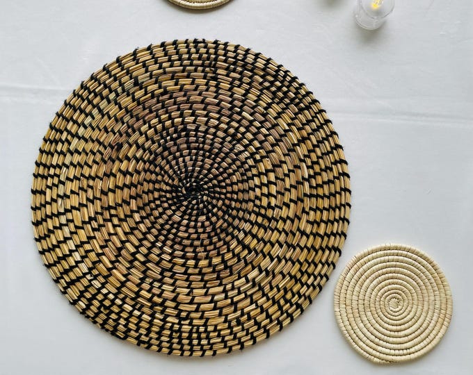 Handwoven Seagrass Round Placemats - Natural Boho Table Chargers for Rustic Dining Decor (14in)