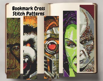 Set van 5 kruissteekpatronen voor boekenleggers met heldenmotief, direct te downloaden als pdf.