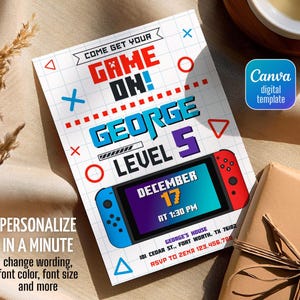 以下が含まれることがあります： 「COME GET YOUR GAME ON!」と「GEORGE LEVEL 5」のテキストが入ったゲームをテーマにした招待状。招待状にはゲームコンソールのグラフィックと日付「DECEMBER 17 AT 1:30 PM」が描かれています。「PERSONALIZE IN A MINUTE」のテキストが含まれています。