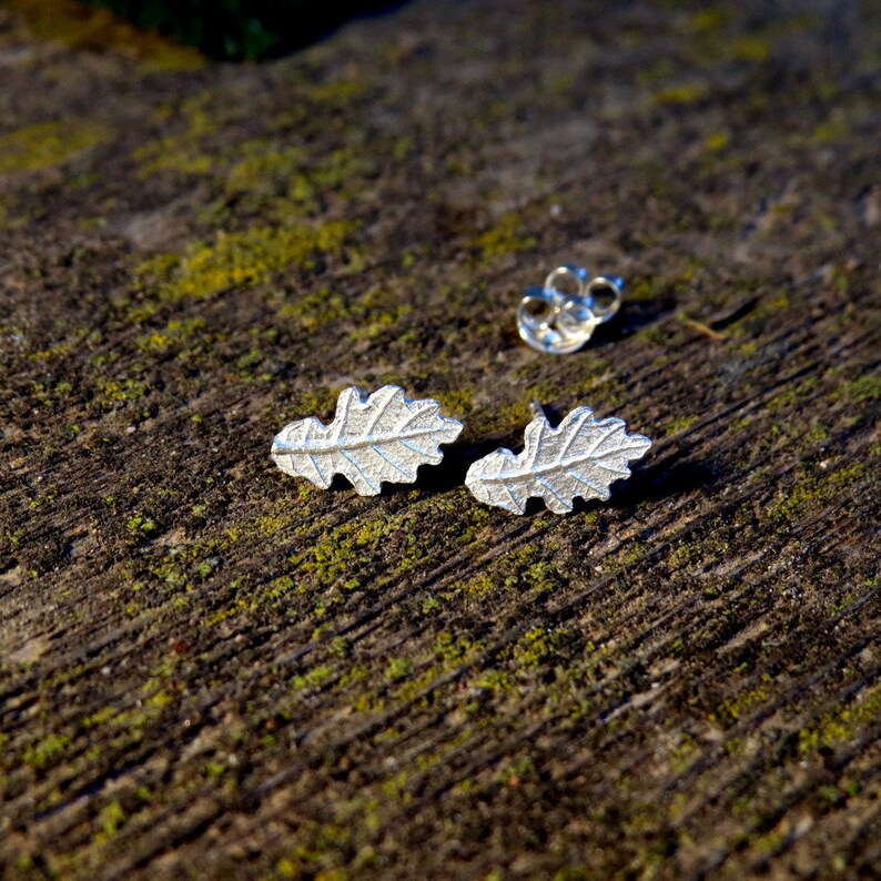 Oak Leaf Japanese Stud Earrings main image 1