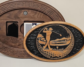 Golf Cribbage Board & Mountain Plaque - Handgefertigtes Holzspielset mit Golfer Gravur, Kartenaufbewahrung