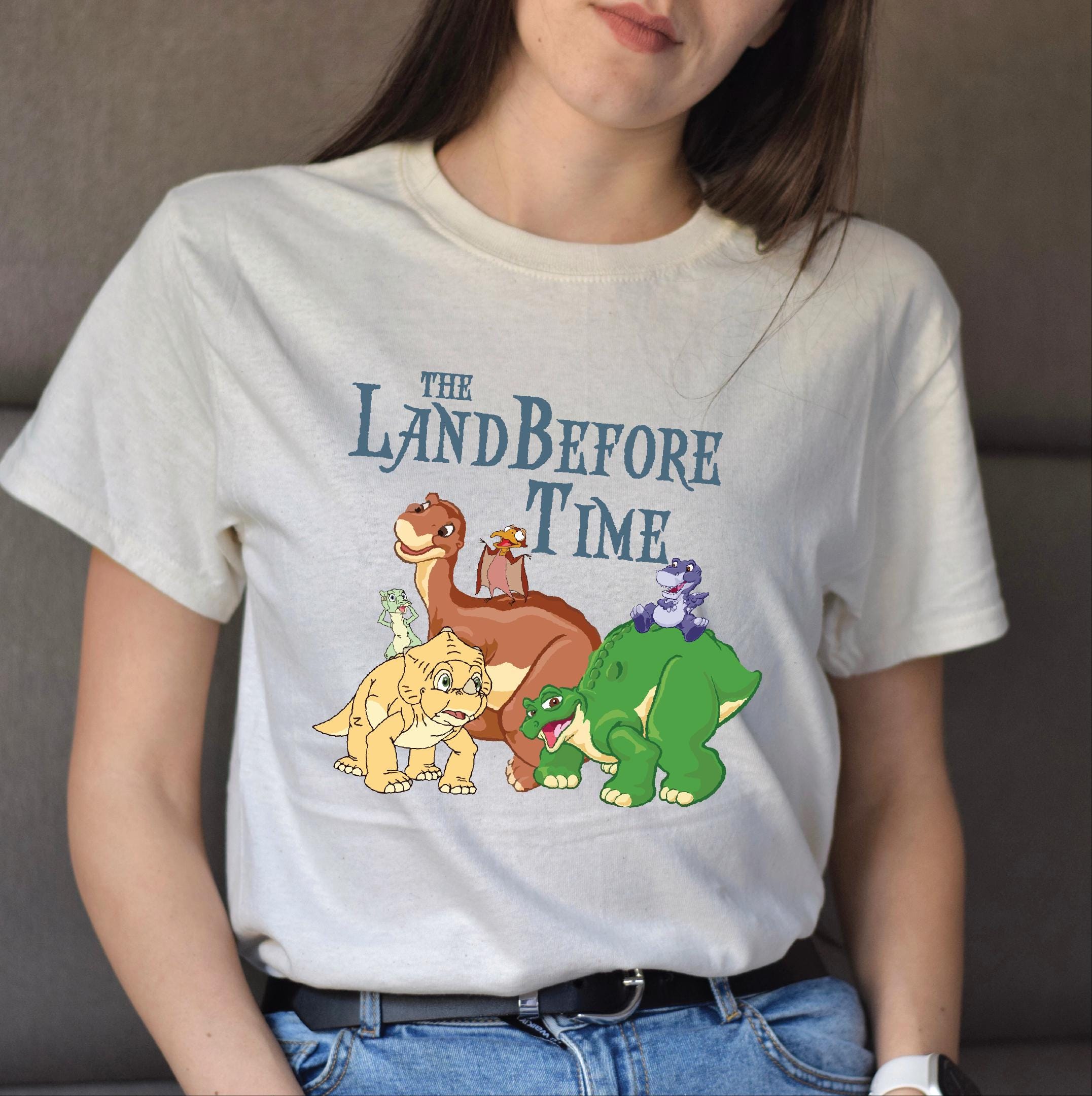 Land Before Time Dinosaurier T-Shirt - Pastell Design Mit Dino Freunden