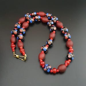 Vintage Venetian Style Skunk & Red Glass Beads Necklace 20in | 8.3–12.7mm