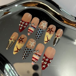 Funky, patterned press on nailz!