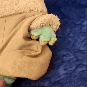Yoda Stuffed Animal 15 inches with Robe Soft Plush Bear, Gift for Star Wars Lover, Baby Yoda Soft Stuffed Animal, Gift for Birthday bild 6