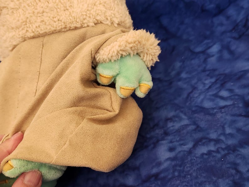 Yoda Stuffed Animal 15 inches with Robe Soft Plush Bear, Gift for Star Wars Lover, Baby Yoda Soft Stuffed Animal, Gift for Birthday bild 6