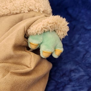Yoda Stuffed Animal 15 inches with Robe Soft Plush Bear, Gift for Star Wars Lover, Baby Yoda Soft Stuffed Animal, Gift for Birthday bild 7