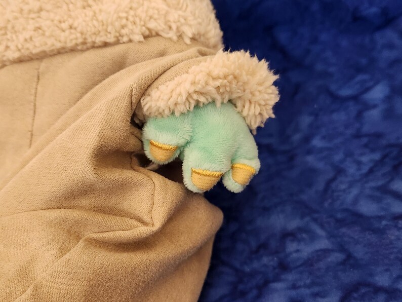 Yoda Stuffed Animal 15 inches with Robe Soft Plush Bear, Gift for Star Wars Lover, Baby Yoda Soft Stuffed Animal, Gift for Birthday bild 7