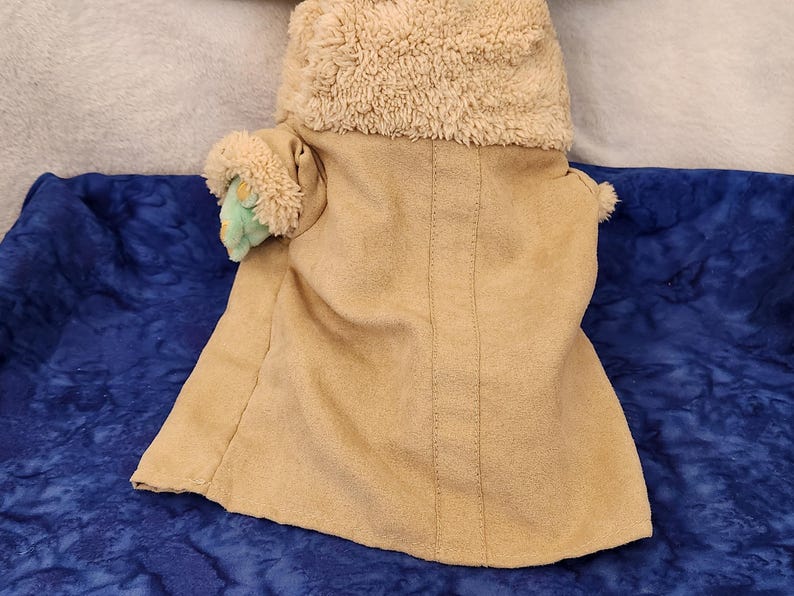 Yoda Stuffed Animal 15 inches with Robe Soft Plush Bear, Gift for Star Wars Lover, Baby Yoda Soft Stuffed Animal, Gift for Birthday bild 3