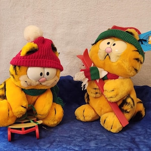 1981 Christmas Garfield w Skis or on Sled Plush, Vintage Garfield Plush, Cat Lovers Gift, Gift for Garfield the Cat Lover, Christmas Gift