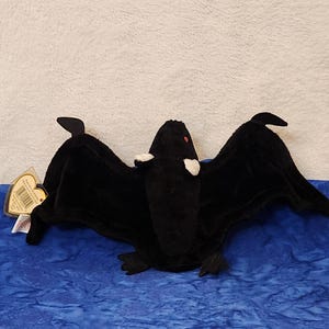 TY Beanie Baby Radar the Black Bat with Red Eyes, Gift for Halloween, Gift for Birthday, Halloween Stuffed Home Décor, Gift for Bat Lovers