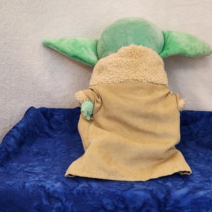 Yoda Stuffed Animal 15 inches with Robe Soft Plush Bear, Gift for Star Wars Lover, Baby Yoda Soft Stuffed Animal, Gift for Birthday bild 4