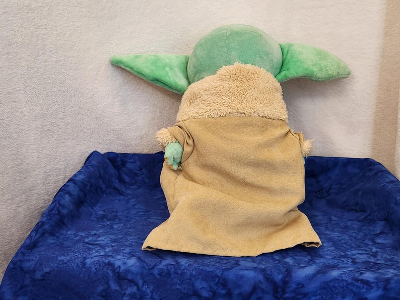 Yoda Stuffed Animal 15 inches with Robe Soft Plush Bear, Gift for Star Wars Lover, Baby Yoda Soft Stuffed Animal, Gift for Birthday bild 4