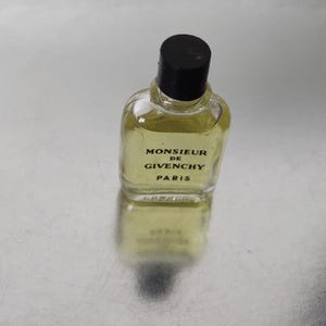 Sammlerstück Monsieur De Daisy Eau De Toilette Miniature 3ml / .1 fl. Unze.  1990er Jahre eingestellt Vintage VERRY Selten Frankreich